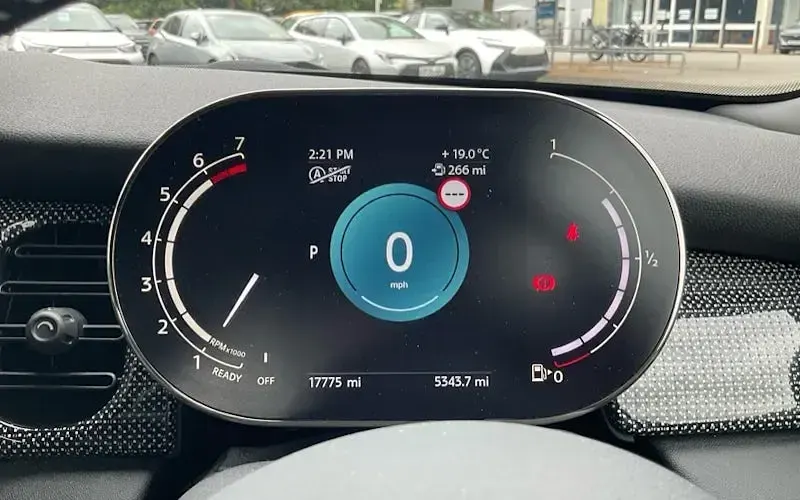 Used Mini Cooper Exclusive 136 HP (100 kW) 2024 Green Hatchback