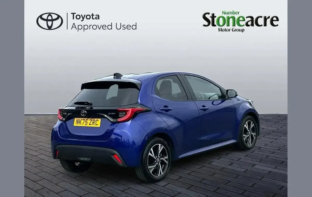 Used Toyota Yaris Design 113 HP (83 kW) 2025 Blue Hatchback