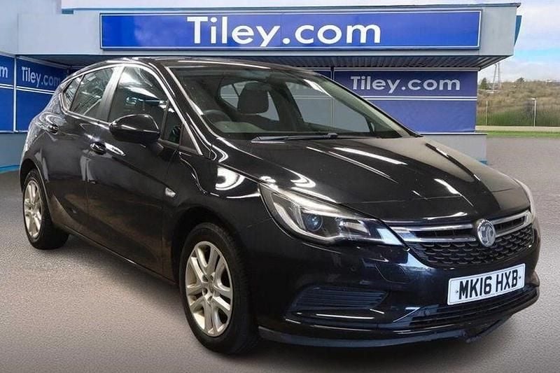 Black Used 2016 Vauxhall Astra Design Edition Hatchback | £5,990 (Fair price) - Image 1/1