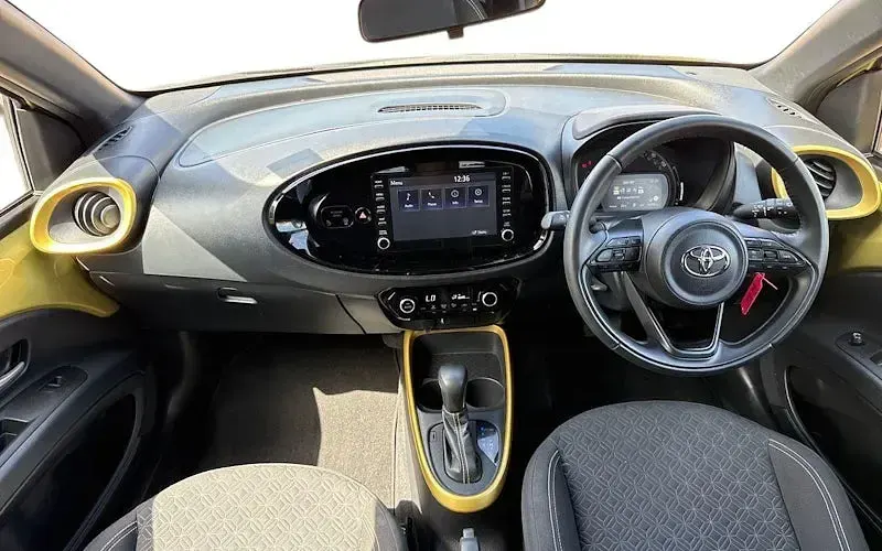 Used Toyota Aygo X 72 HP (52 kW) 2023 Gold SUV