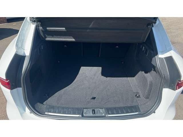 Second-hand Jaguar F-Pace R-Dynamic 204 CP (150 kW) 2022 Alb SUV