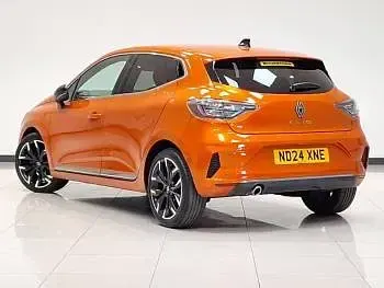 Used Renault Clio Techno 90 HP (66 kW) 2024 Orange Hatchback