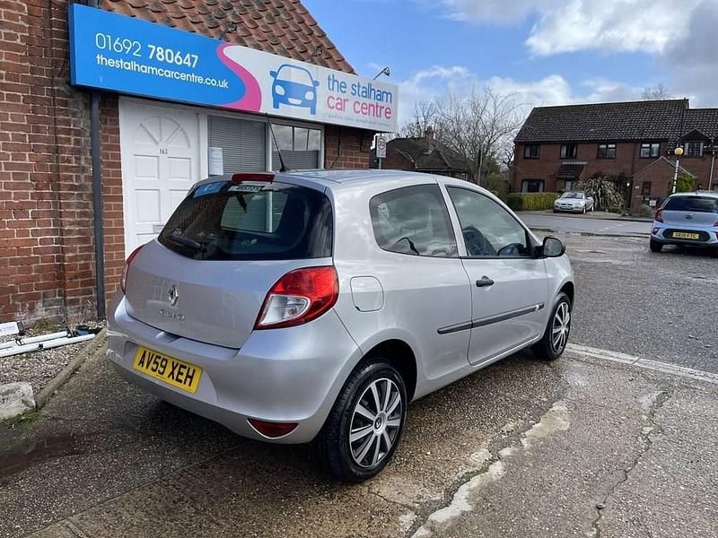 Used Renault Clio II Extreme 74 HP (54 kW) 2009 Silver Hatchback