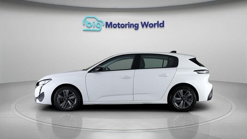 Used Peugeot 308 Active Premium 131 HP (96 kW) 2022 White Hatchback