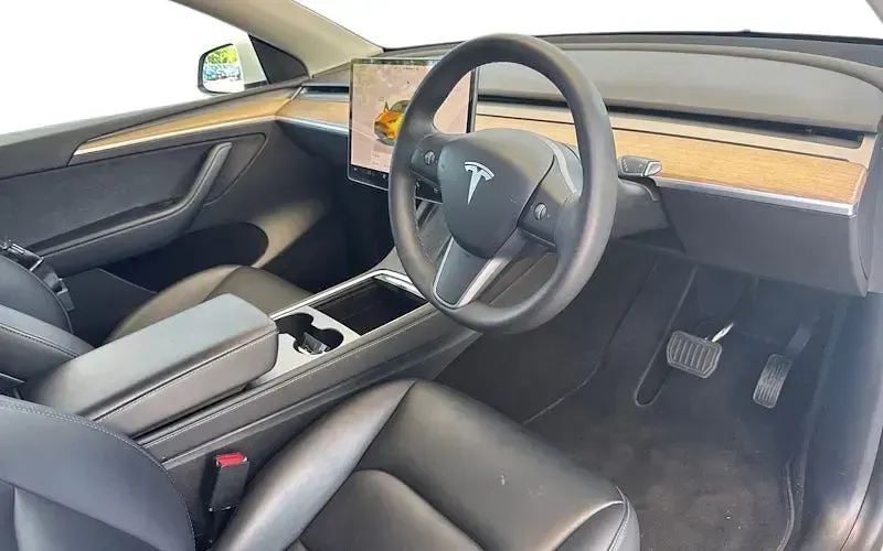 Used Tesla Model Y Long Range AWD 286 kW (389 HP) 2022 White SUV