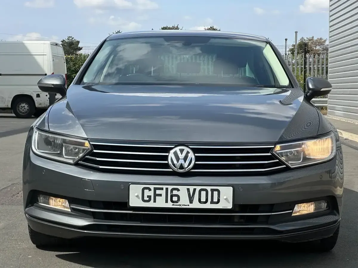 Used VW Passat Business 150 HP (110 kW) 2016 Grey Sedan