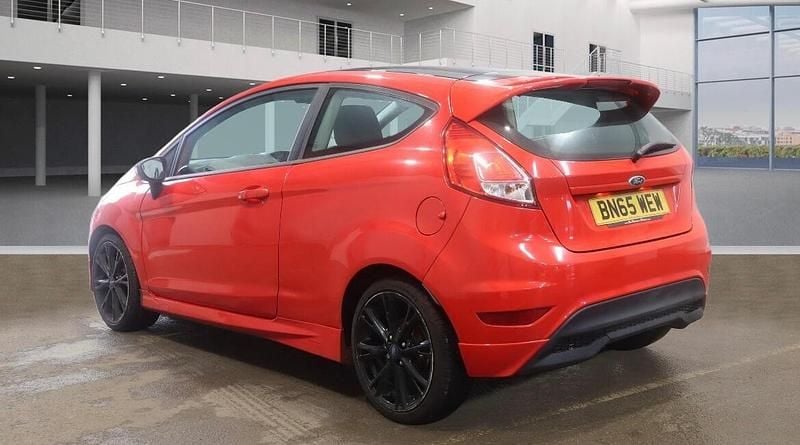 Used Ford Fiesta Zetec 140 HP (102 kW) 2015 Red Hatchback