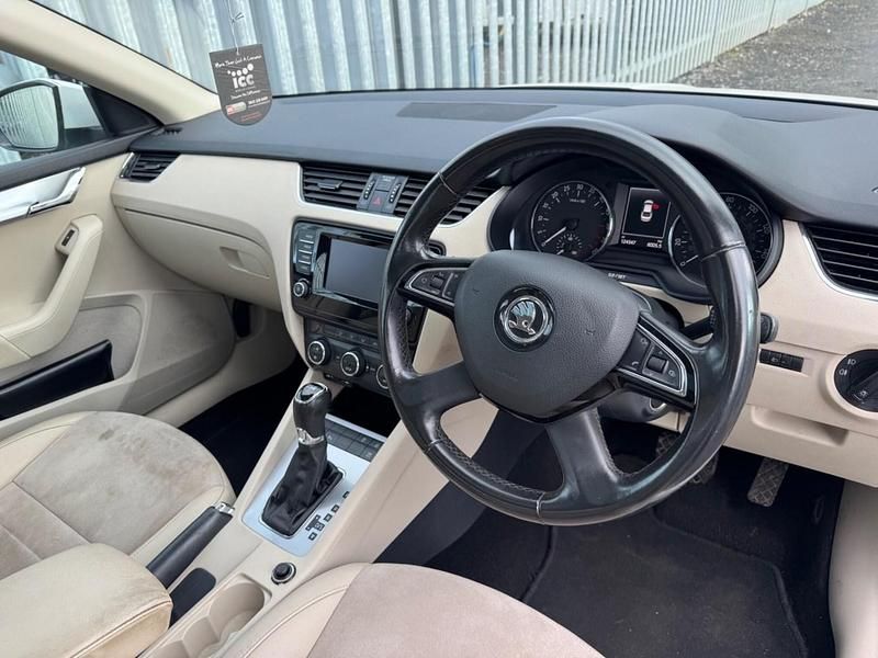 Used Skoda Octavia Elegance 2013 White Hatchback
