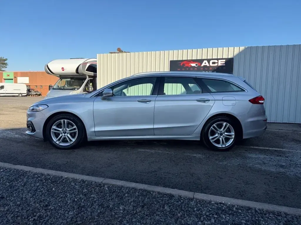 Begagnad Ford Mondeo Zetec 150 HK (110 kW) 2019 Silver Kombi