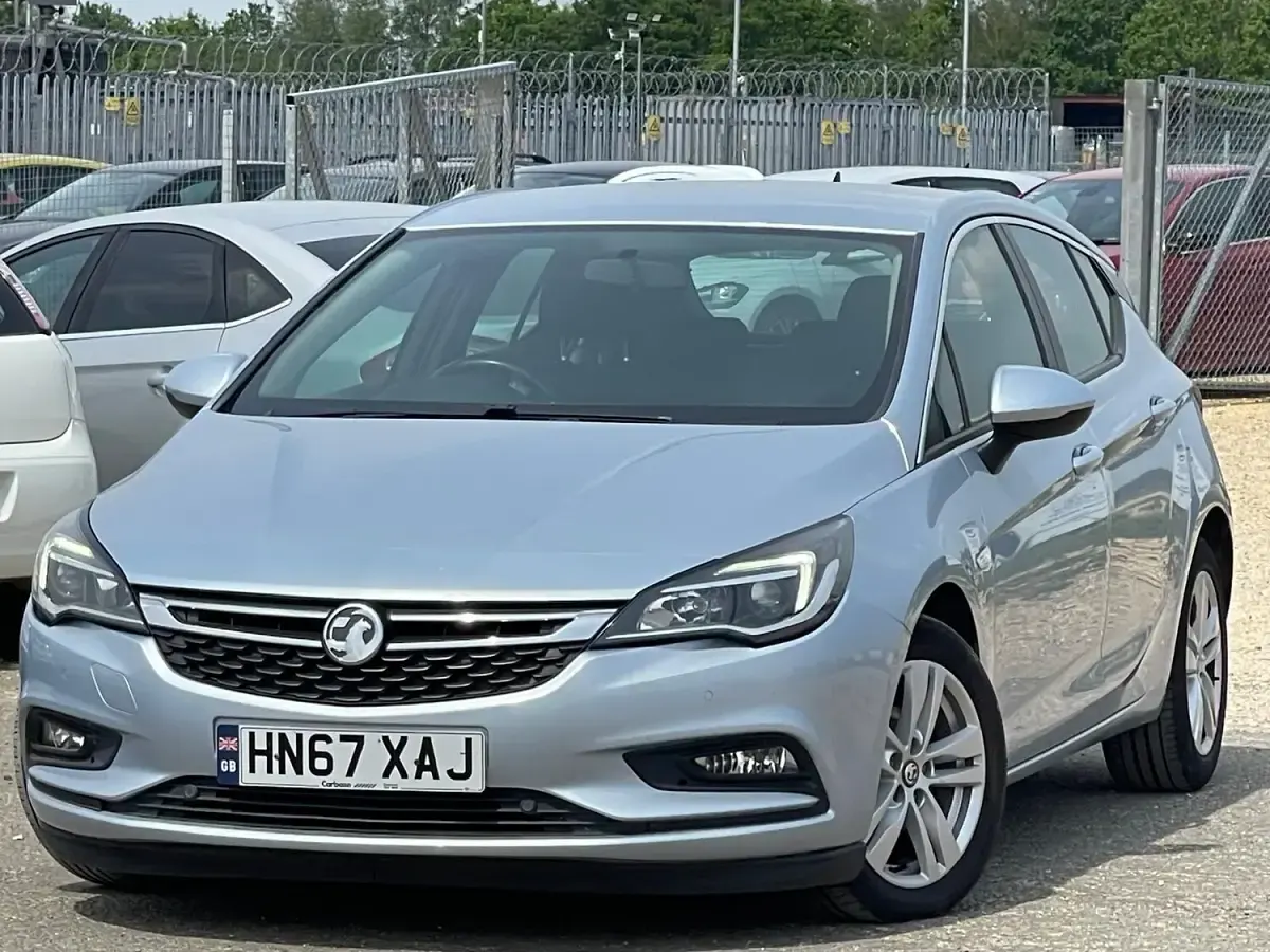 Used Vauxhall Astra 110 HP (80 kW) 2017 Silver Hatchback