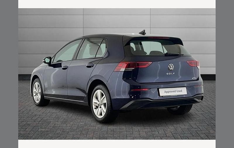 Used VW Golf VIII Life 150 HP (110 kW) 2023 Blue Hatchback