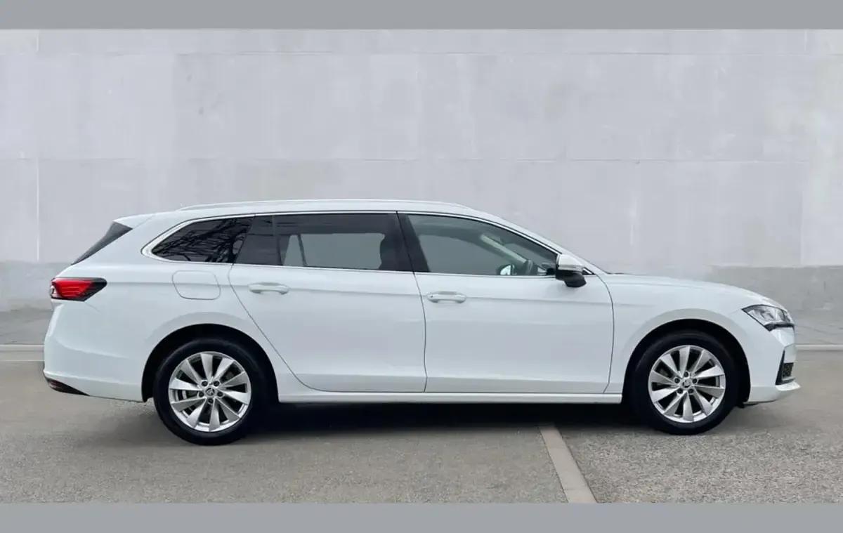 Used Skoda Superb SE Technology 150 HP (110 kW) 2024 Pure white Estate