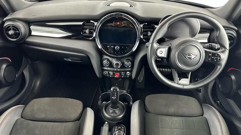 Usado Mini Cooper Hatch 134 HP (98 kW) 2021 Cinzento Citadino