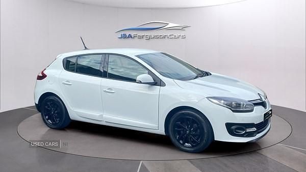 Used Renault Mégane IV Dynamique 110 HP (80 kW) 2016 White Hatchback