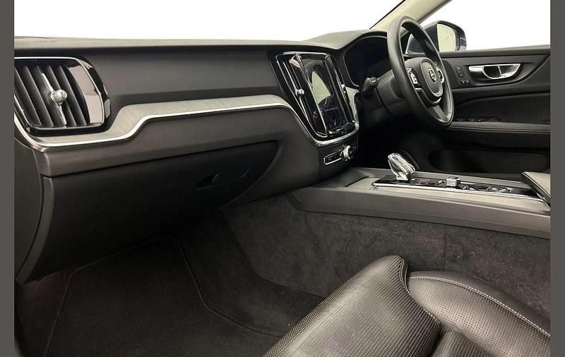 Used Volvo V60 Inscription 247 HP (181 kW) 2021 Blue Estate