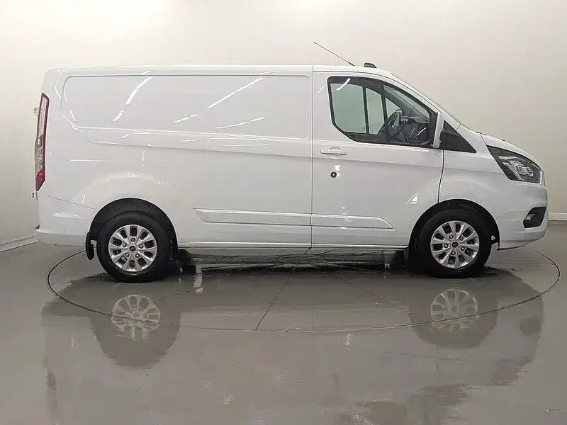 Used Ford Transit Custom Limited 130 HP (95 kW) 2022 Frozen white (solid colour) Van