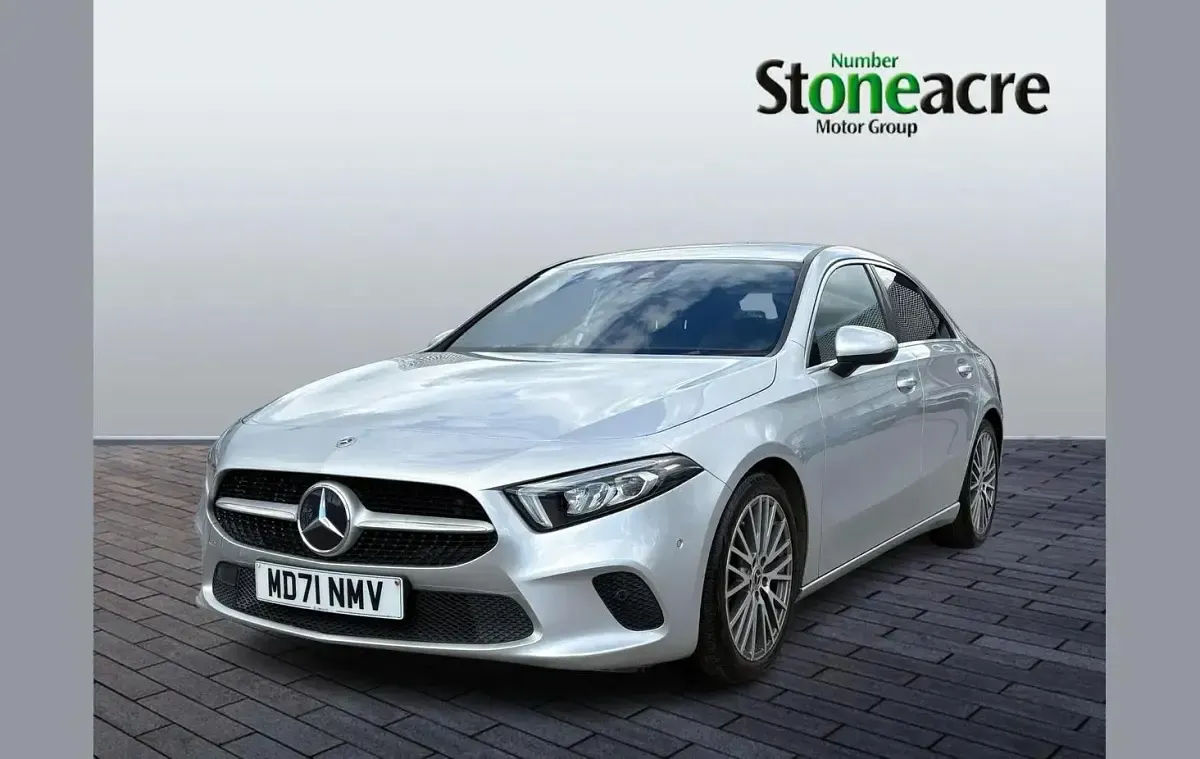 Używany Mercedes A200 Executive 161 KM (118 kW) 2022 Srebrny Sedan/Limuzyna