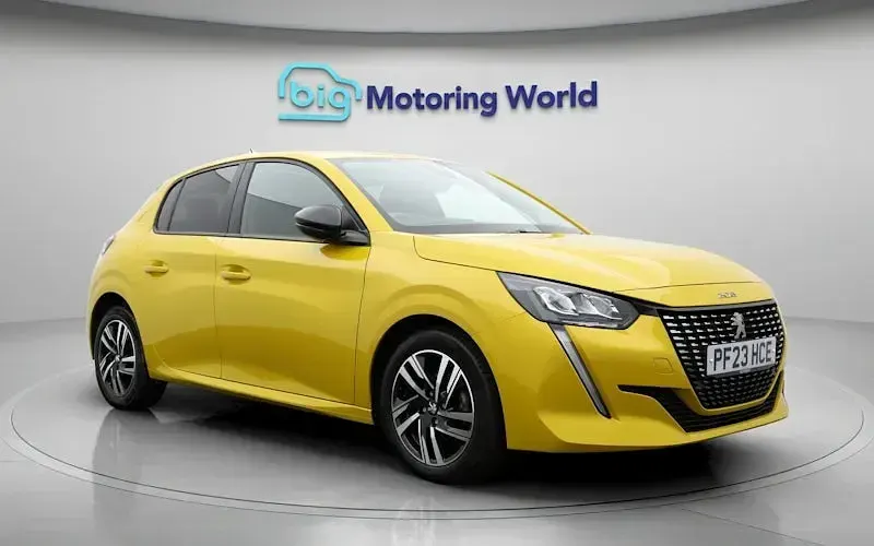 Used Peugeot 208 Active+ 75 HP (55 kW) 2023 Yellow Hatchback