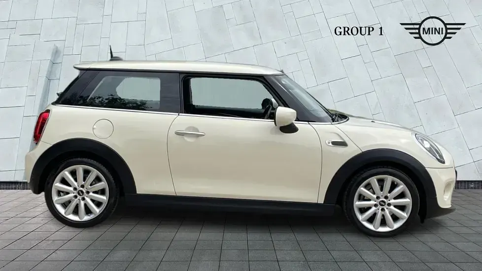 Used Mini Cooper Classic 134 HP (98 kW) 2019 Pepper white Hatchback