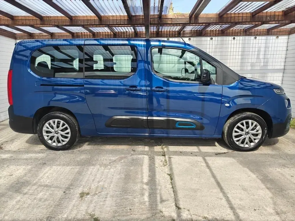 Usado Citroën e-Berlingo Feel 100 kW (136 CV) 2023 Azul Monovolumen
