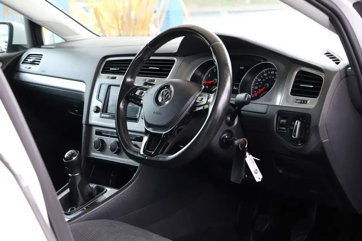 Used VW Golf VII Match 125 HP (91 kW) 2015 White Hatchback