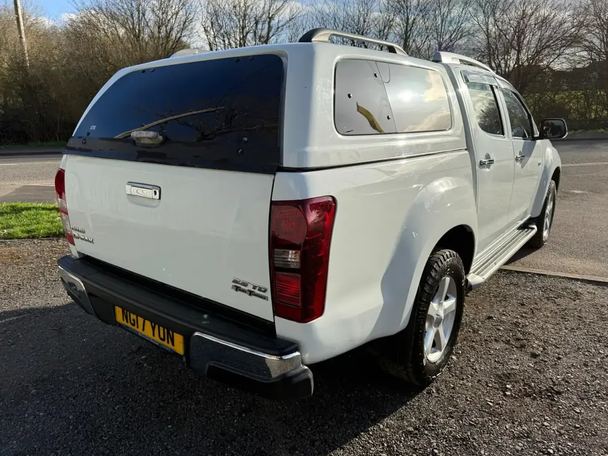 Used Isuzu D-Max 2017 White Pickup