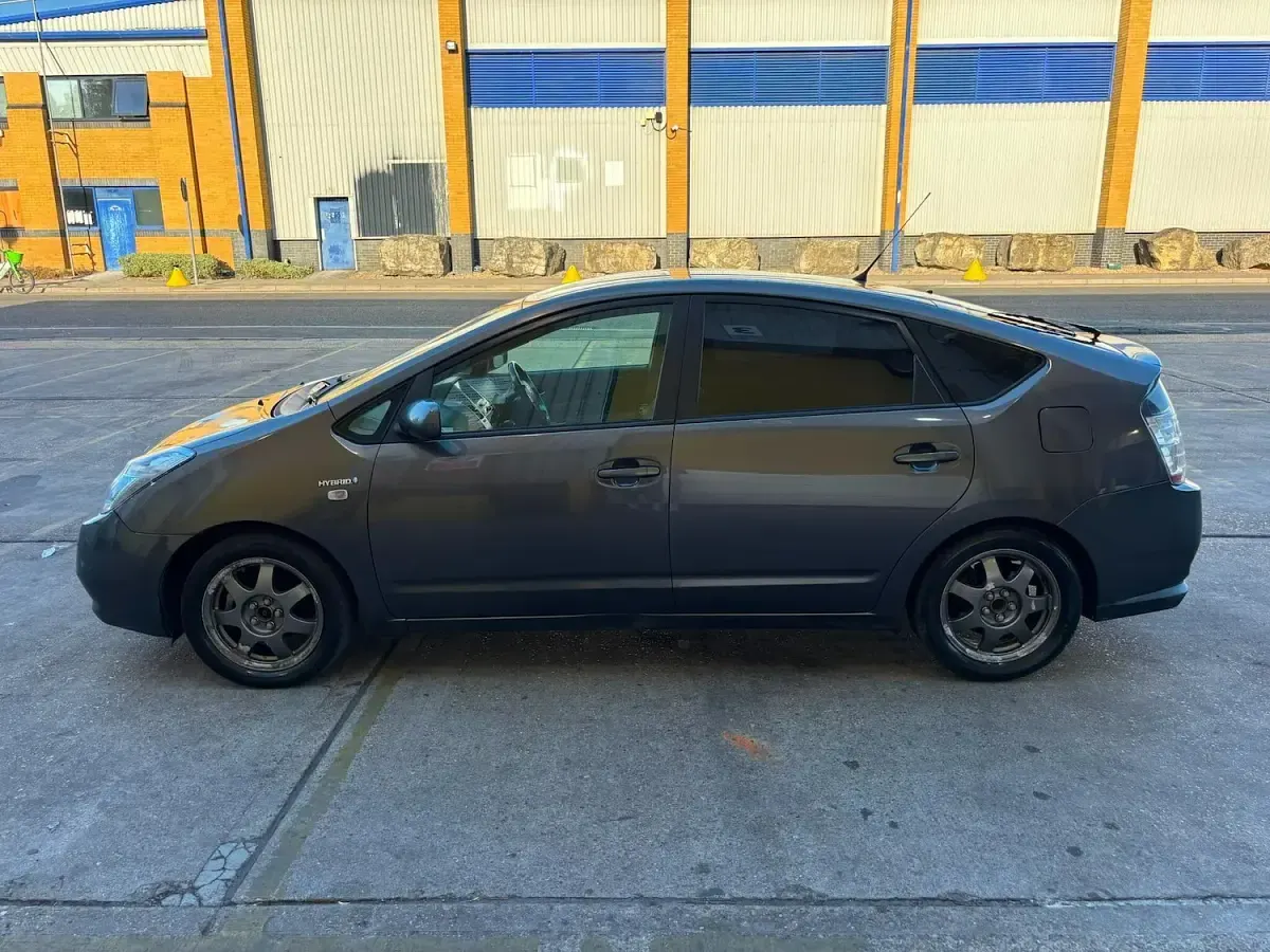 Used Toyota Prius T4 76 HP (55 kW) 2008 Grey Hatchback