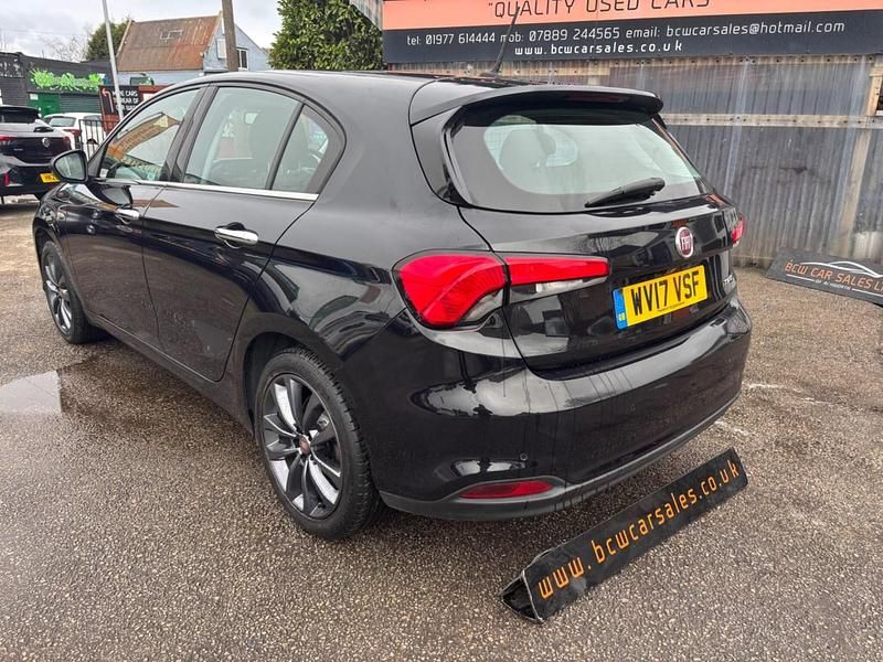 Used Fiat Tipo Lounge 120 HP (88 kW) 2017 Black Hatchback