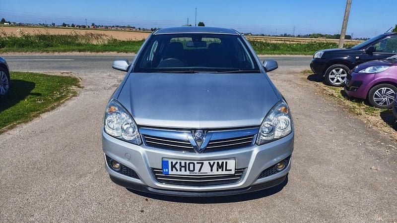 Used Vauxhall Astra Design Edition 2007 Silver Hatchback