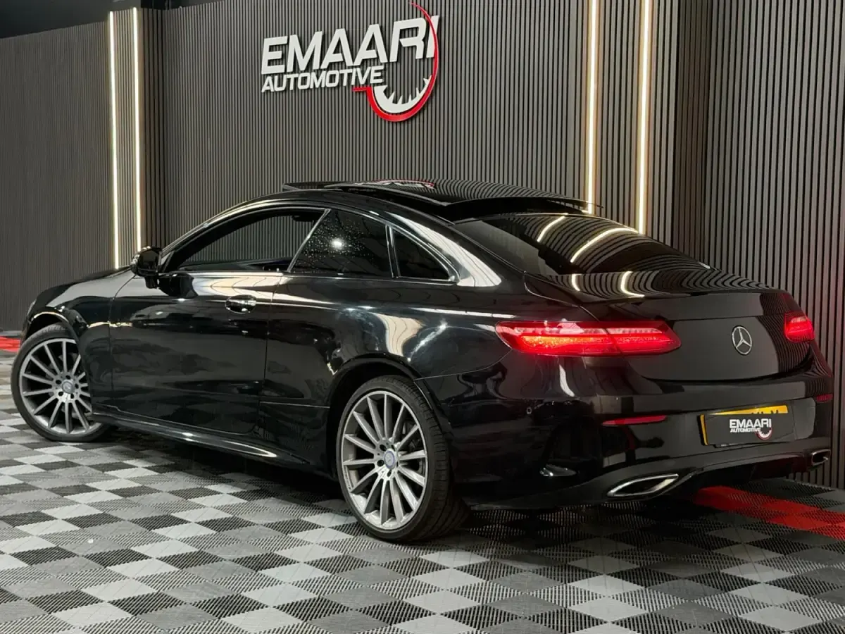 Begagnad Mercedes E220 AMG line 2018 Svart Sportkupé