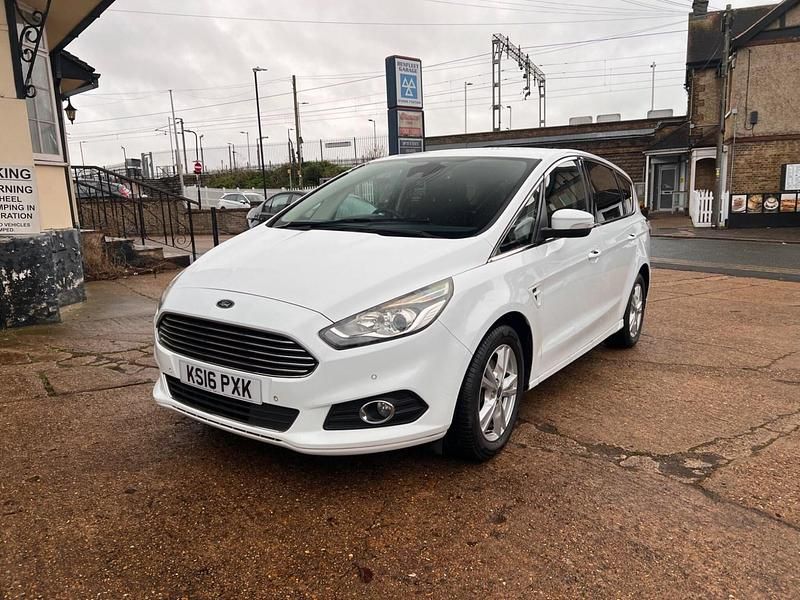 Used Ford S-MAX Titanium 150 HP (110 kW) 2016 White MPV