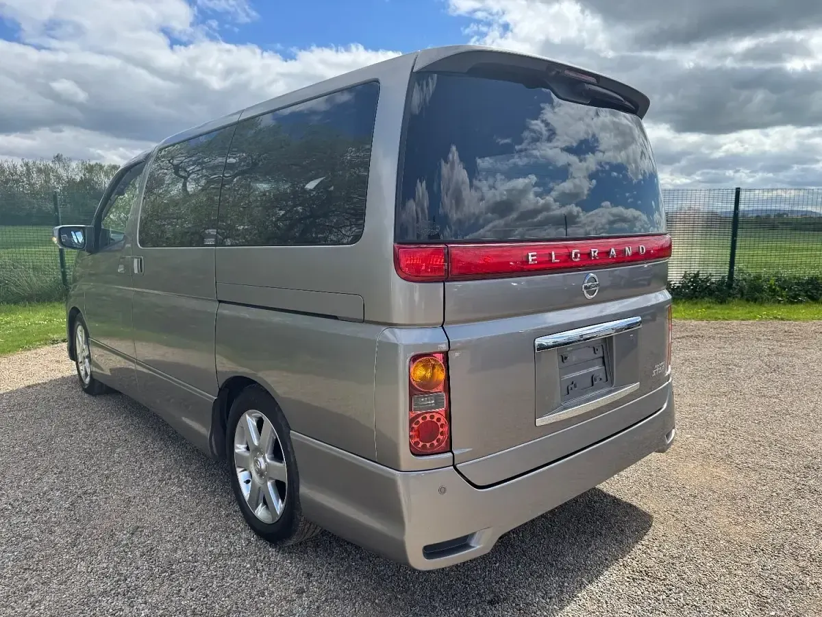 Used Nissan Elgrand Premium Edition 2009 Grey MPV