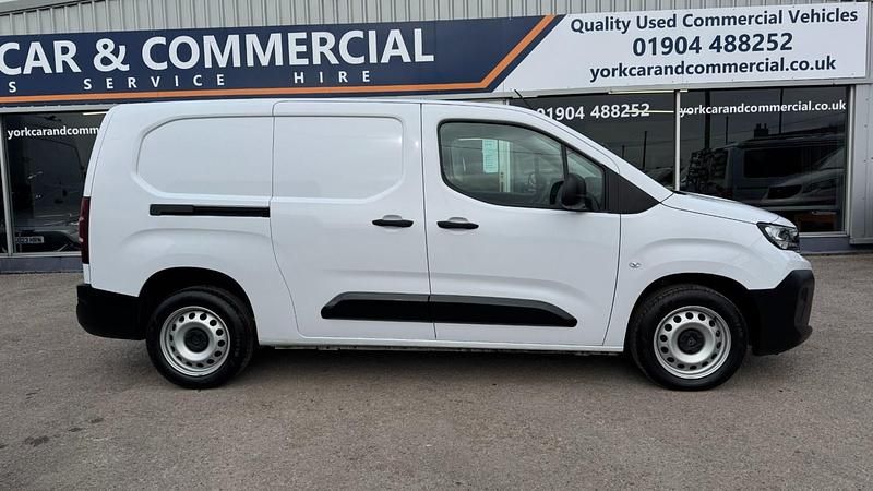 Used Peugeot Partner S 101 HP (74 kW) 2024 White MPV