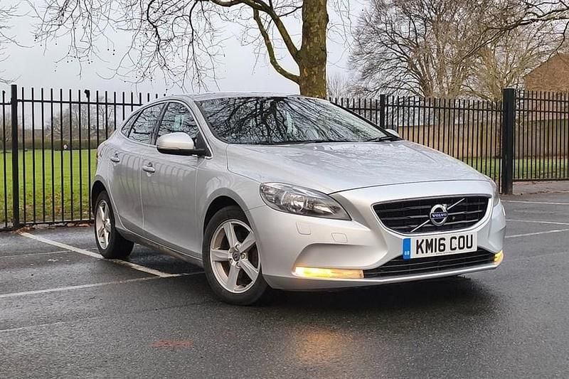 Used Volvo V40 SE 120 HP (88 kW) 2016 Silver Hatchback