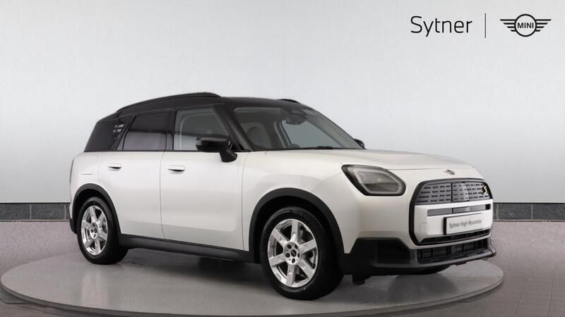 White New 2024 Mini Countryman SUV | £36,000 (Fair price) - Image 1/4