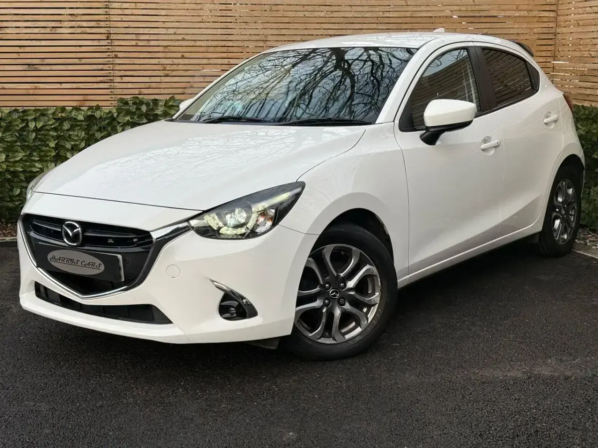 Used Mazda 2 Inclusive 90 HP (66 kW) 2019 White Hatchback
