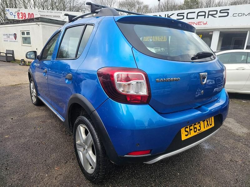 Used Dacia Sandero Lauréate 90 HP (66 kW) 2013 Blue Hatchback