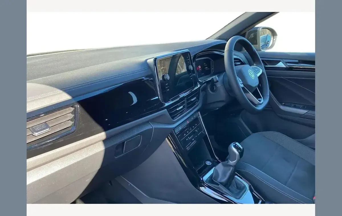 New VW T-Roc Design 115 HP (84 kW) 2026 Blue SUV