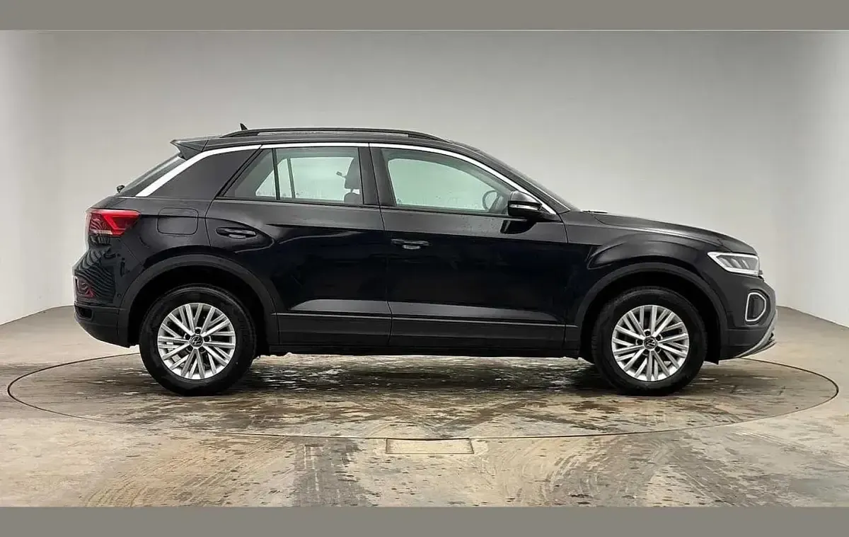 Used VW T-Roc Life 150 HP (110 kW) 2022 Black SUV