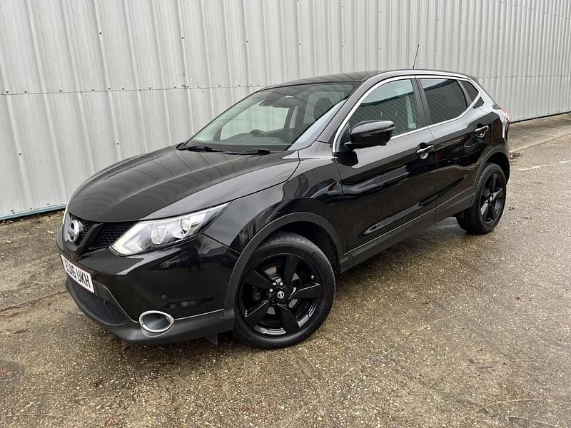 Black Used 2016 Nissan Qashqai N-Connecta SUV | £7,000 (Fair price) - Image 1/4
