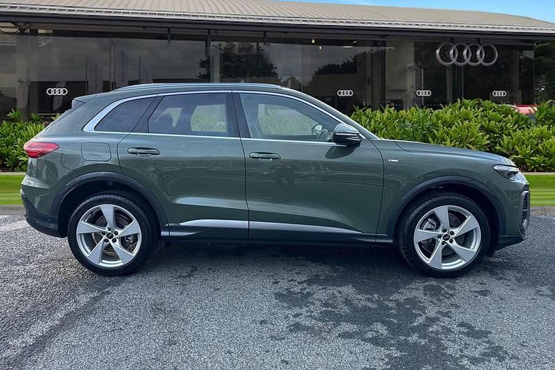 New Audi Q5 S-Line 204 HP (150 kW) 2026 Green SUV