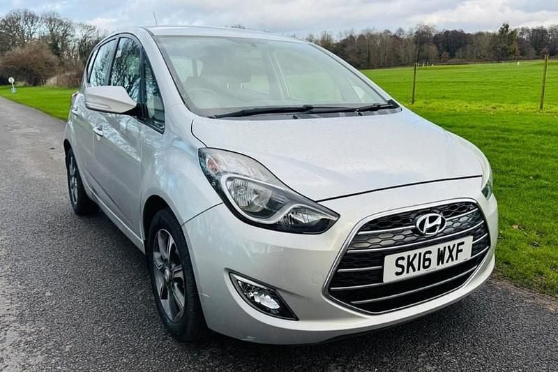 Used Hyundai ix20 SE 90 HP (66 kW) 2016 Silver Hatchback