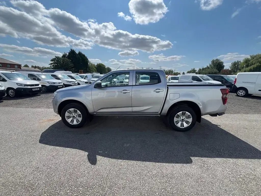 Używany Isuzu Pick up 164 KM (120 kW) 2021 Srebrny Pickup