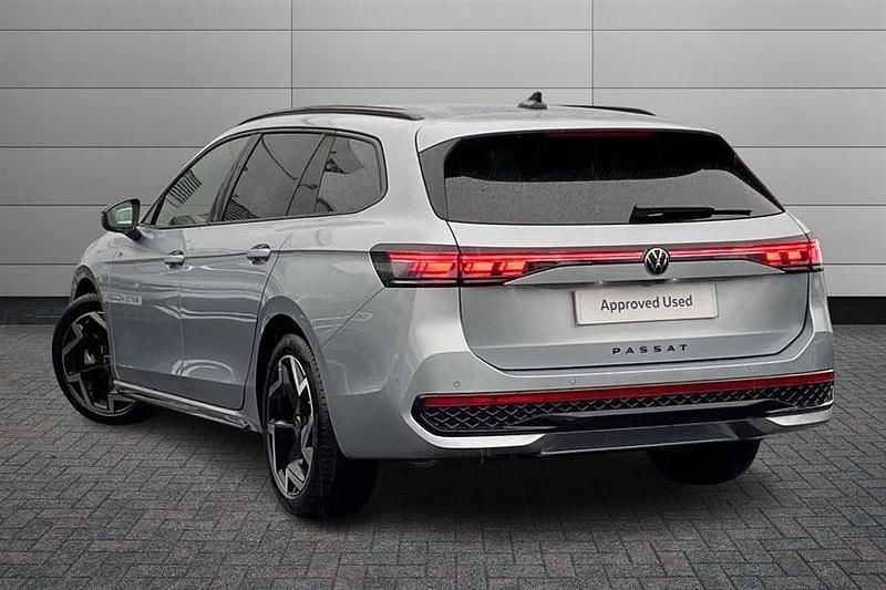 New VW Passat R-line 150 HP (110 kW) 2026 Oyster silver Estate