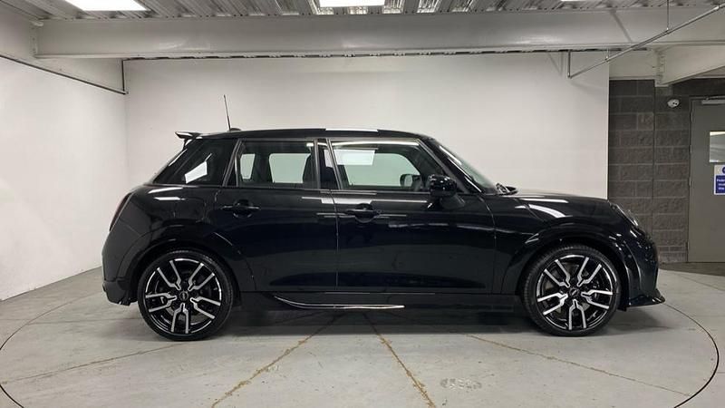 Used Mini Cooper Hatch 113 kW (154 HP) 2025 Black Hatchback