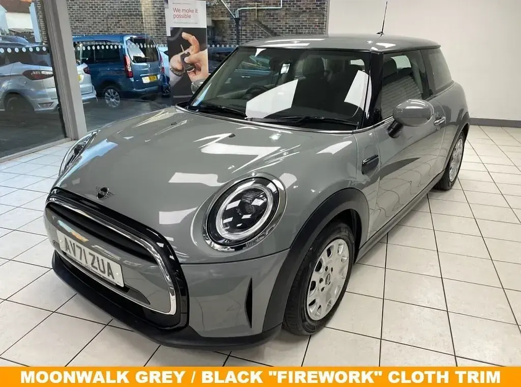 Usado Mini ONE Classic 102 CV (75 kW) 2022 Gris Utilitario