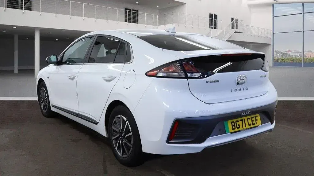 Used Hyundai Ioniq Premium SE 100 kW (136 HP) 2021 White Hatchback