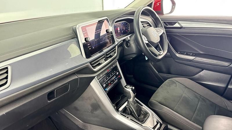 Used VW T-Roc Style 150 HP (110 kW) 2024 Red SUV