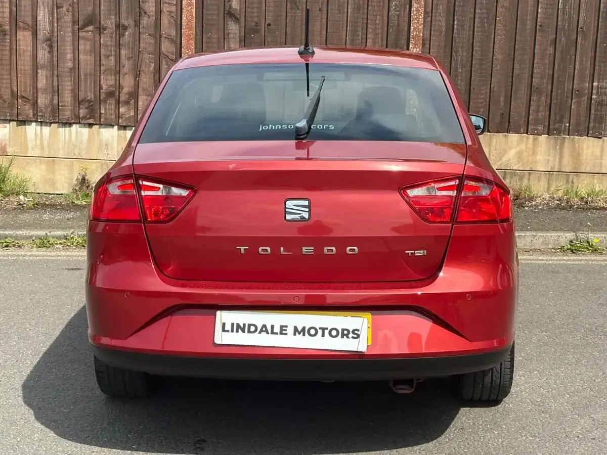 Begagnad Seat Toledo SE 2014 Röd Halvkombi