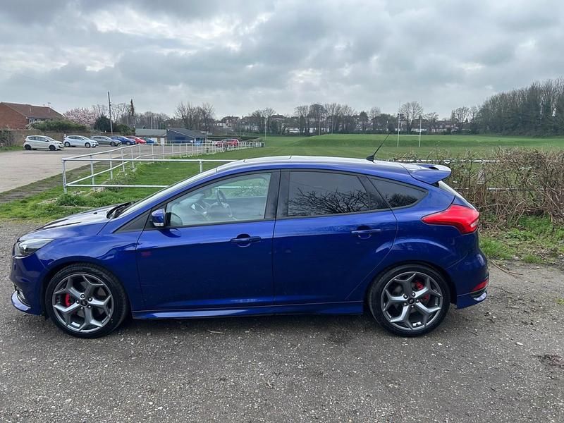 Begagnad Ford Focus ST 2016 Blå Halvkombi